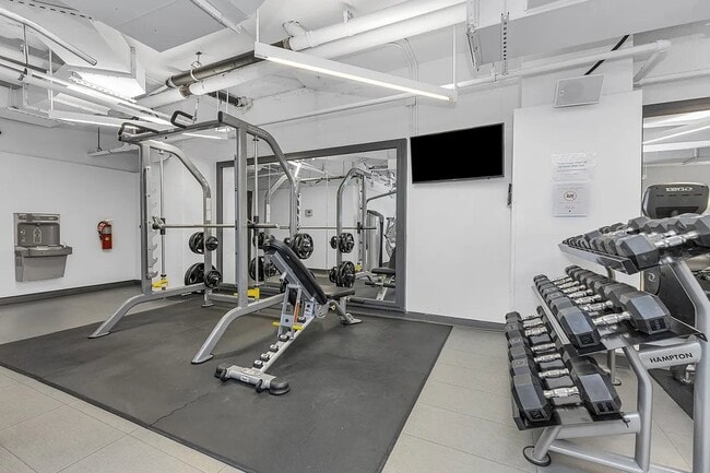 Building Photo - 250 E Houston St