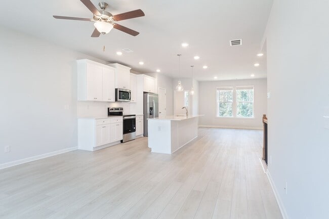 Building Photo - Newly Constructed 4bd/3.5ba Minutes From Airport and Under 2 Mi. From Downtown Hapeville!