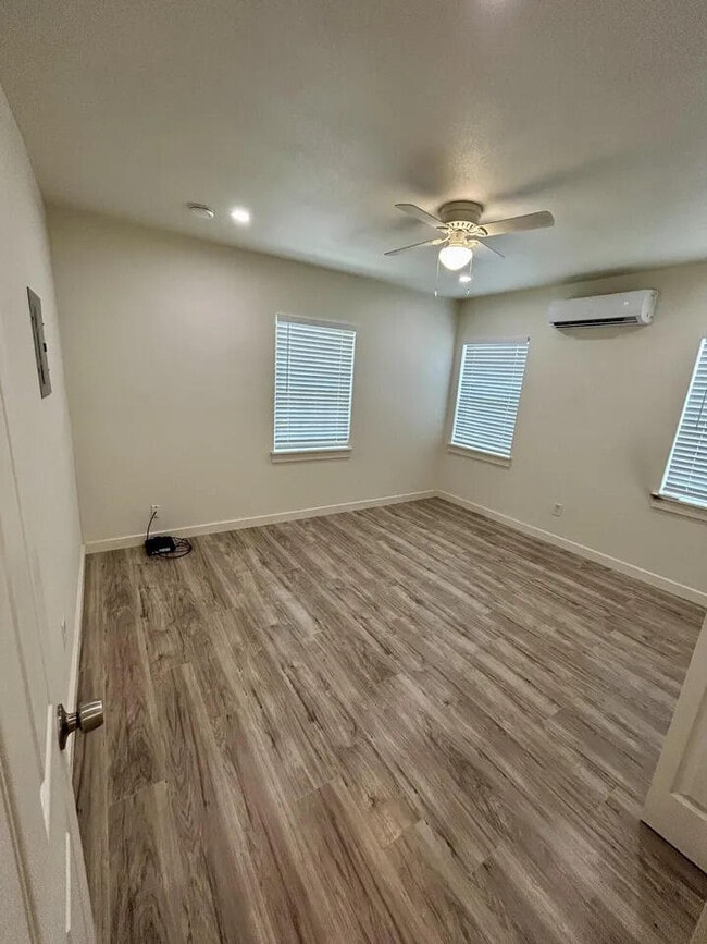 Building Photo - 2214 25th St