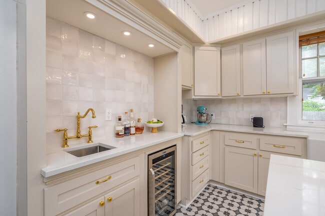 Building Photo - Bungalow Heaven in Baldwin Park!