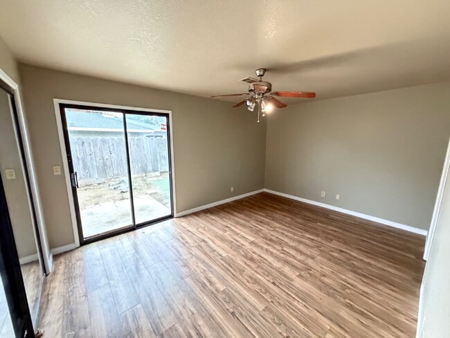 Building Photo - North Merced Near the college-Spacious 2-Bedroom Duplex Retreat: Modern Comfort with 2 Full Baths...