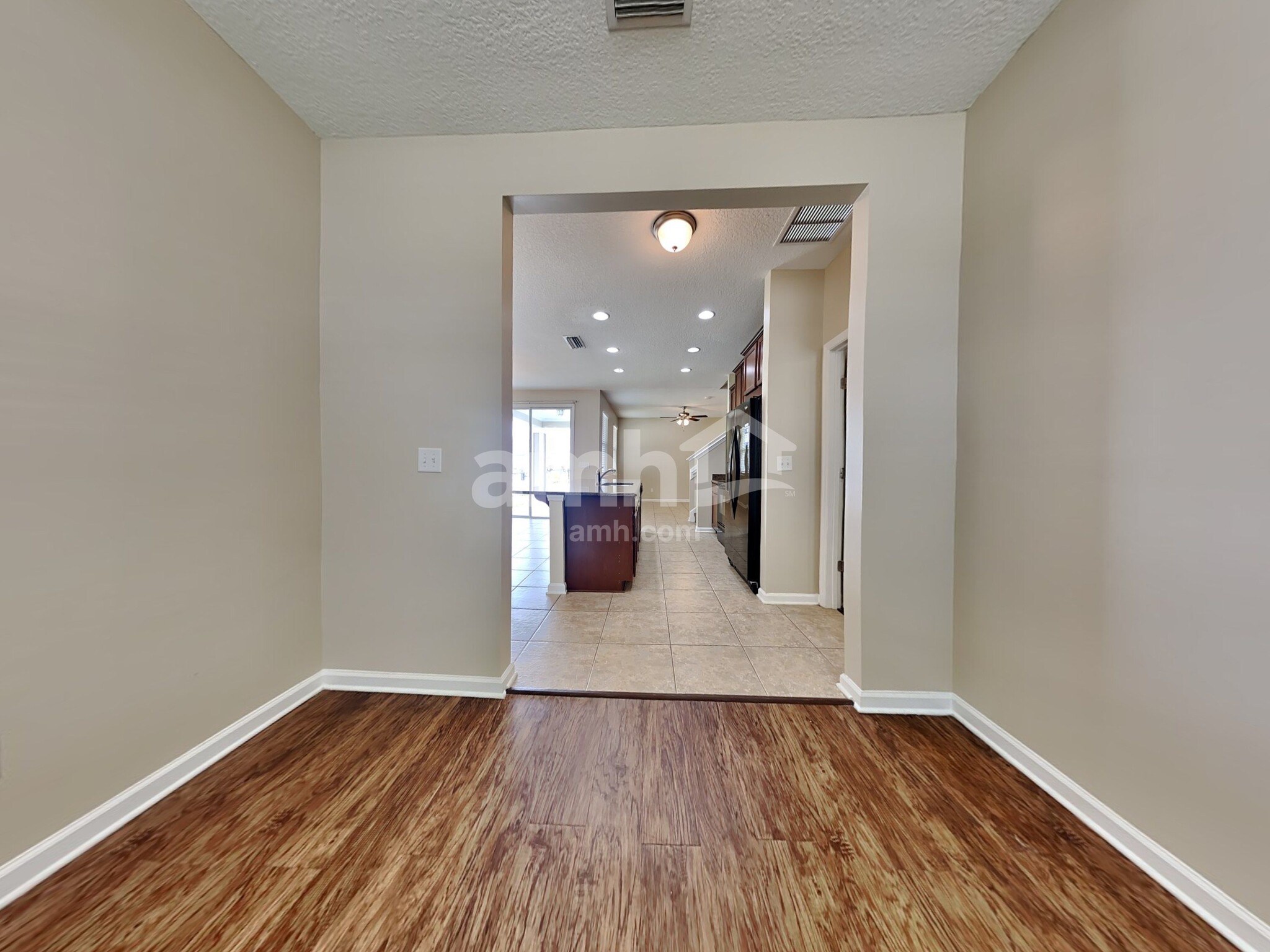 Building Photo - 304 Blossom Way
