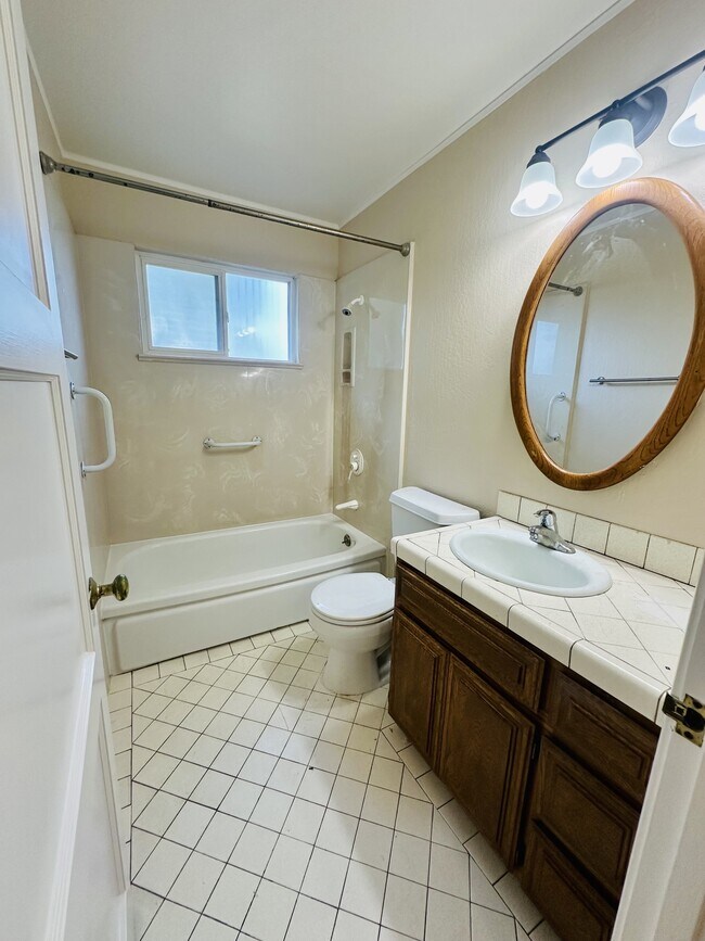Building Photo - 3178 Hillview Ct