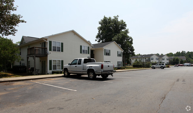 Building Photo - Ivey Glen Apartment Community