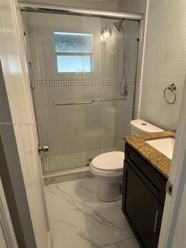 Building Photo - 1947 Taft St