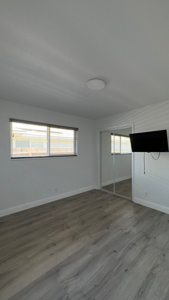 Building Photo - 6552 N Augusta St