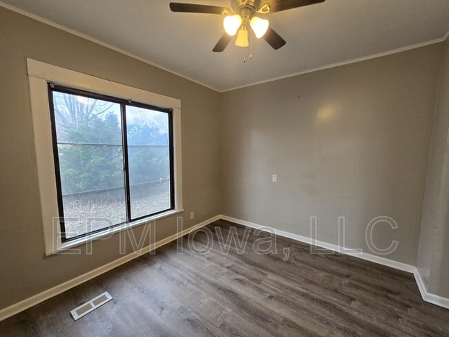 Building Photo - 214 Edwards St