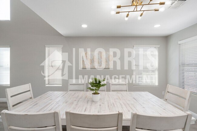 Building Photo - Beautiful Large Furnished Home w/A Pool