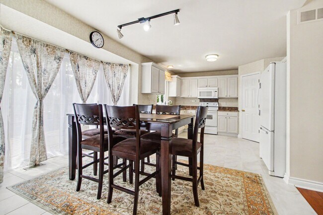 Building Photo - 7878 Greene Farm Dr