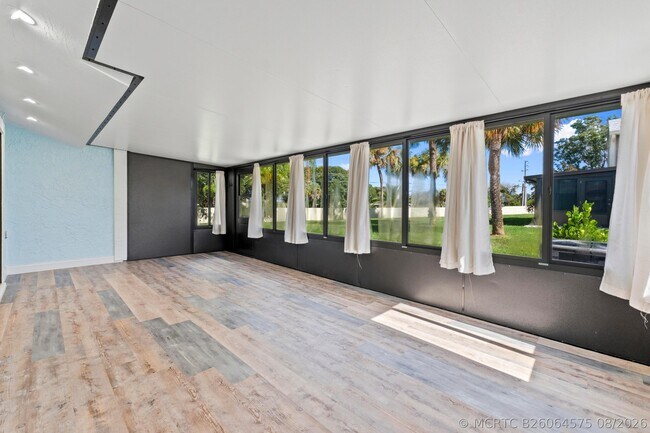 Building Photo - 1431 SE Berwick Ct