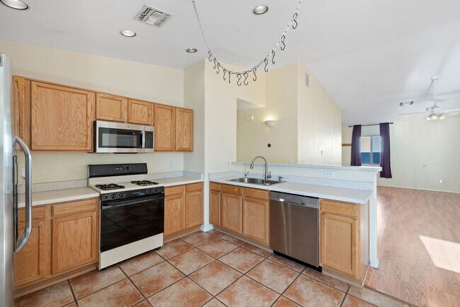 Building Photo - 4 Bedroom Home In Award Winning Vail Schoo...