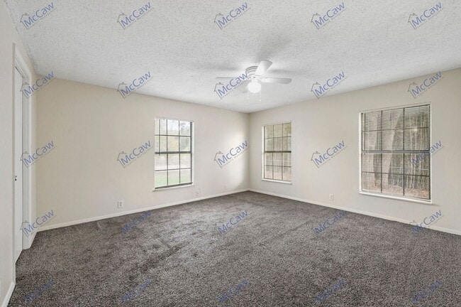 Building Photo - 14614 Seminole Dr