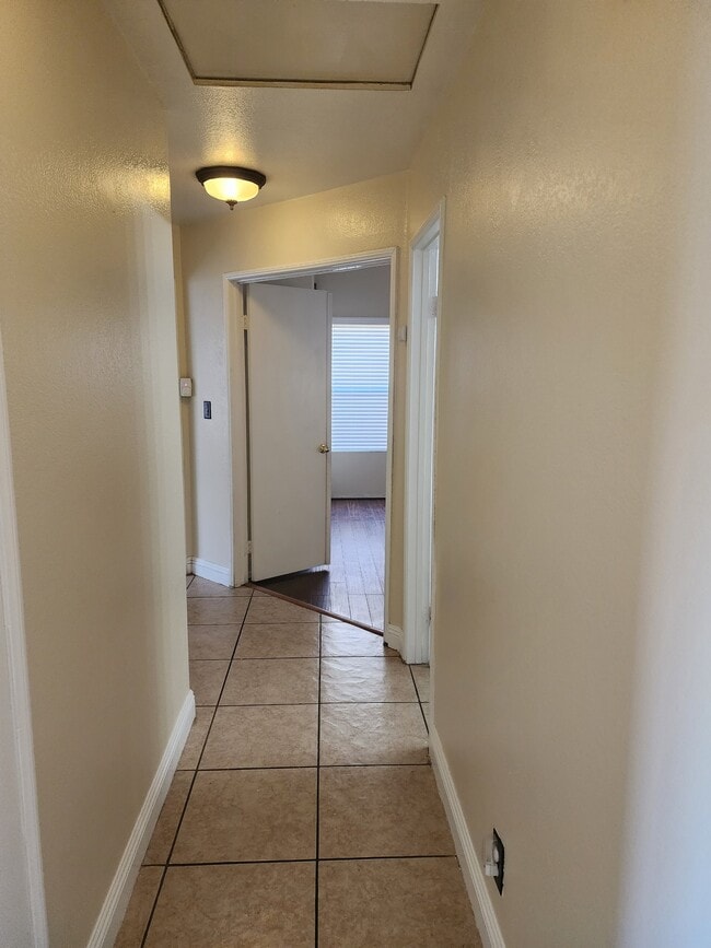 Building Photo - 2341 Langhorn St