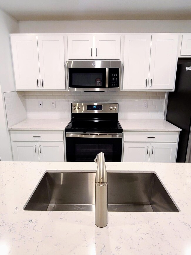 Building Photo - 6745 Broadwater Ln