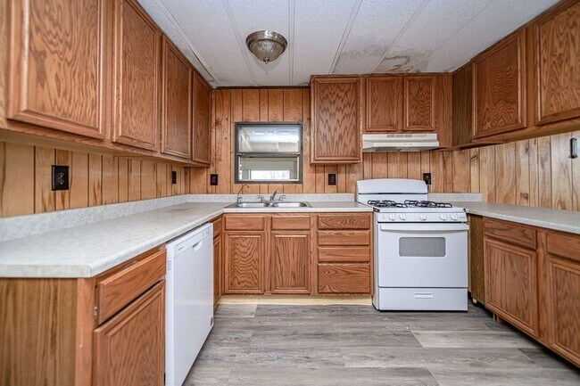 Building Photo - 3 Bed 2 Bath South Columbia