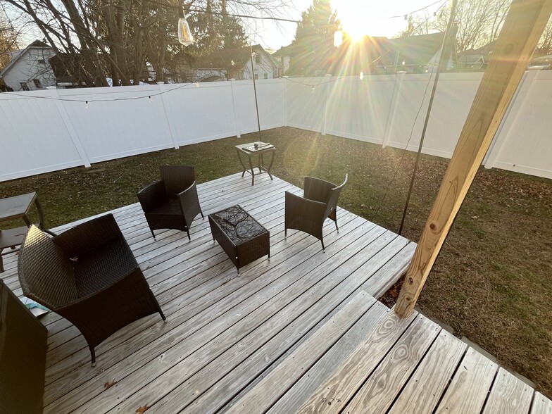 Deck with furniture - 210 E Lakewood St