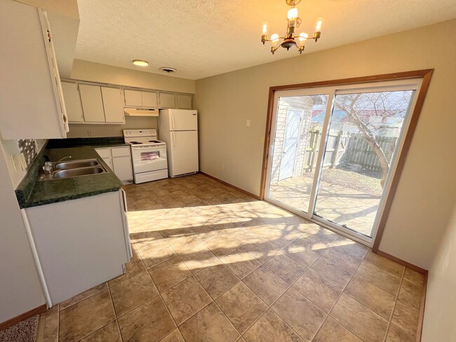 Building Photo - 110 Country Villa Ln