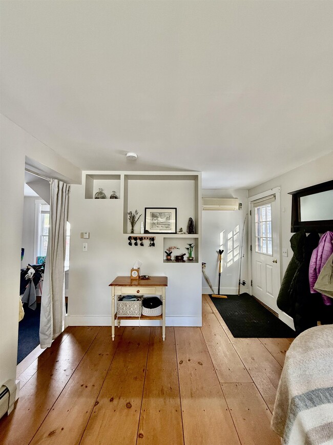 Building Photo - 43 Pleasant St