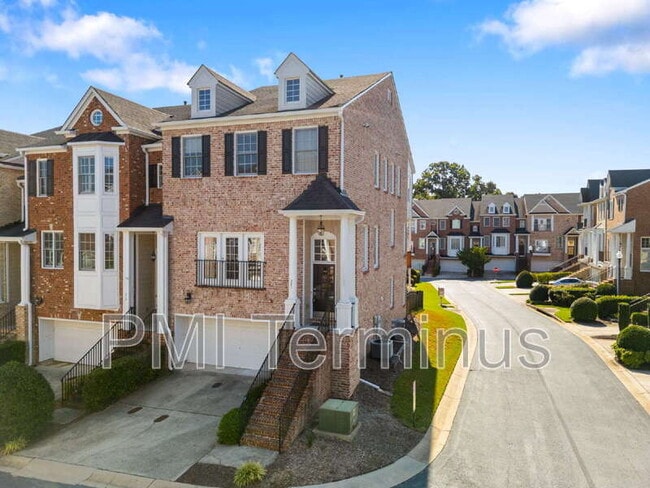 Building Photo - 321 Creekbank Way SE