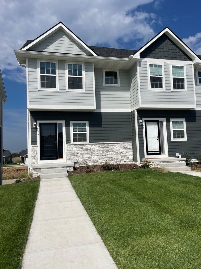 Building Photo - 4617 Leawood Ct