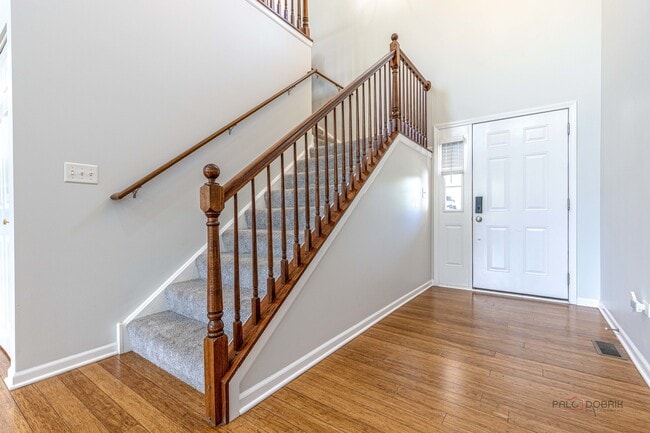 Building Photo - 2659 Dunraven Ave