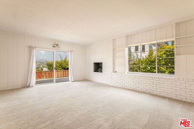 Building Photo - 2535 Ivanhoe Dr