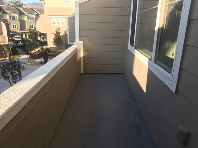 Building Photo - Cute Town-home in Truckee River Town-homes Subdivision