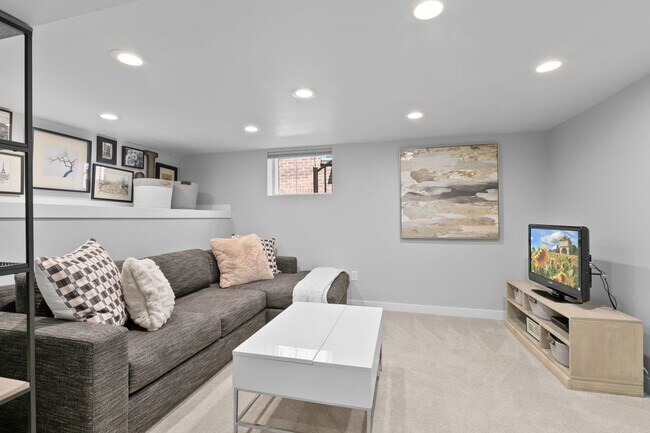 Building Photo - 3bd/1.75ba Seattle Home