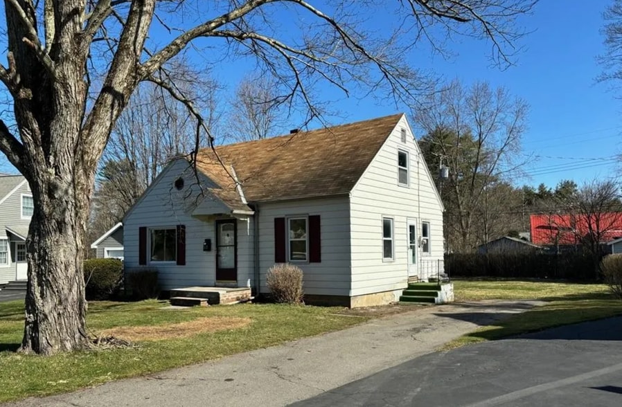 Primary Photo - 32 Dewitt Dr