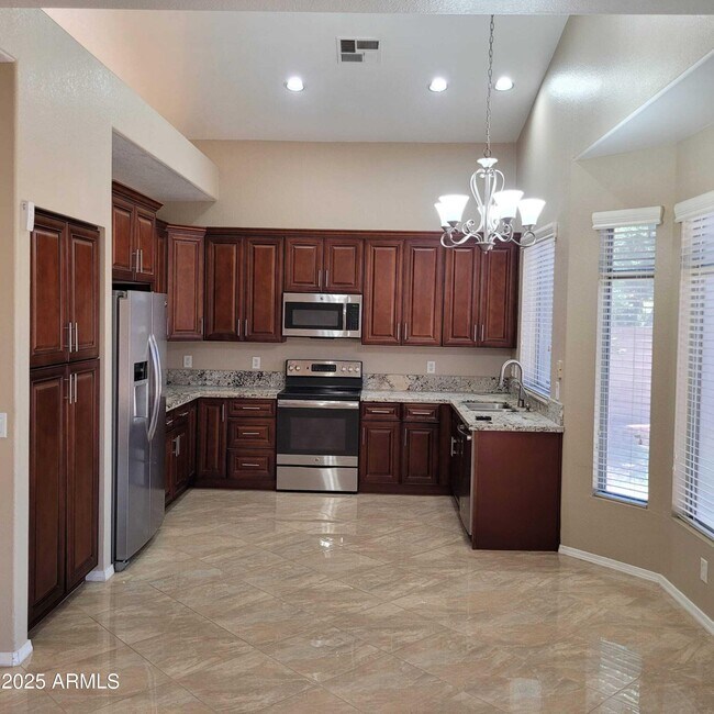 Building Photo - 832 N Benson Ln