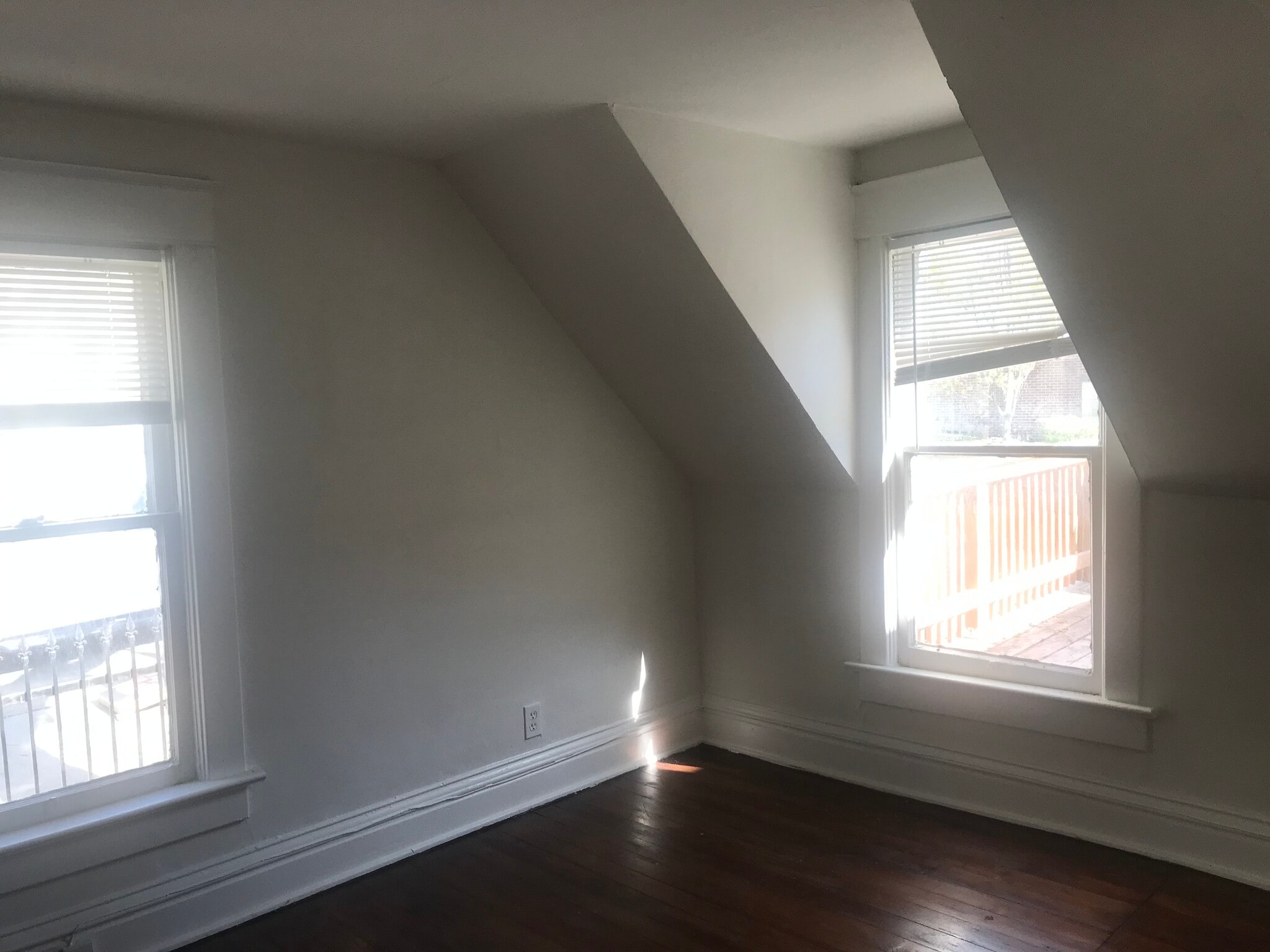 Building Photo - 110 E 44th St