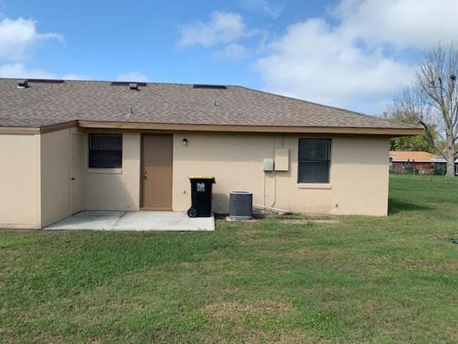 Building Photo - 3922 Spoonbill Ct