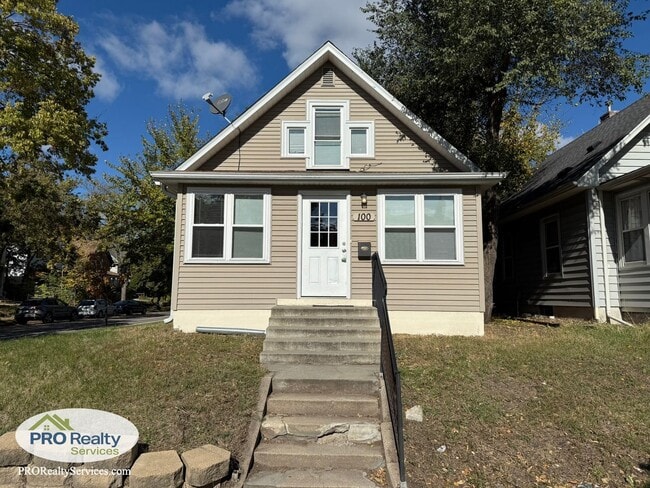 Building Photo - Updated 3 Bedroom House **Free November Re...