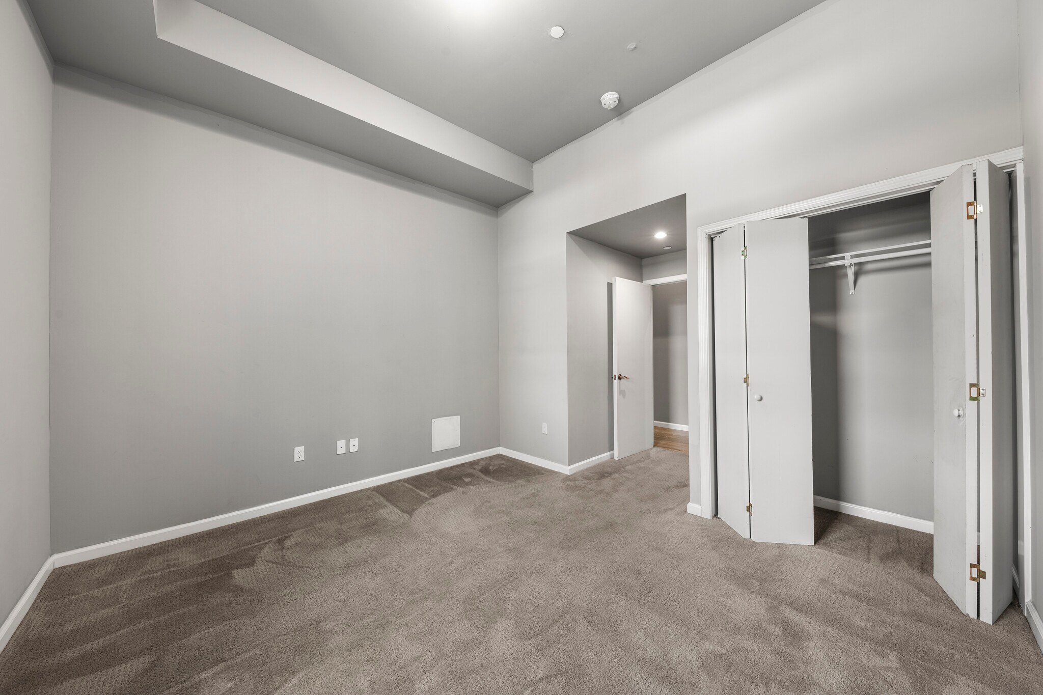 Building Photo - 404 Webster St
