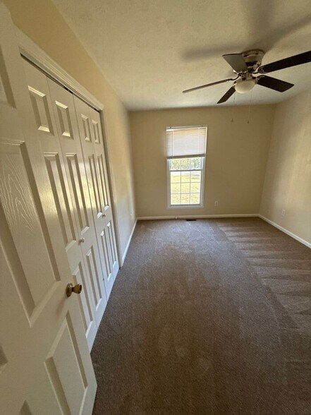 Building Photo - 517 N Pine Ln