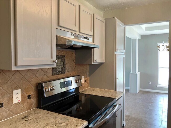 Building Photo - 252 Stallion Dr