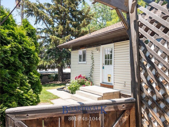 Building Photo - 1781 Lincoln Ln