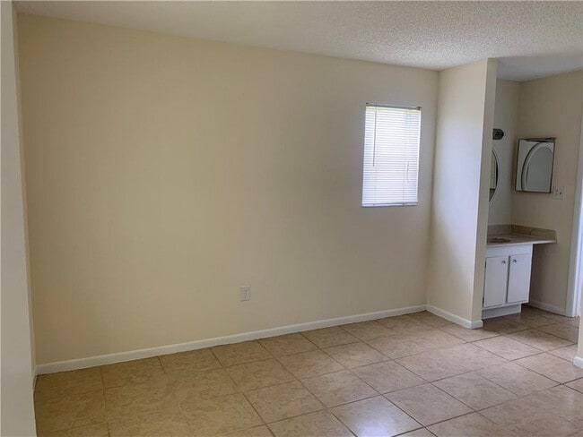 Building Photo - 6001 Shaker Wood Cir