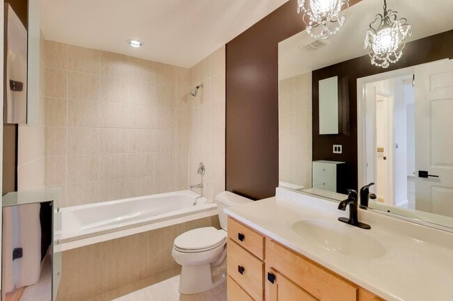 Building Photo - 6951 N Western Ave