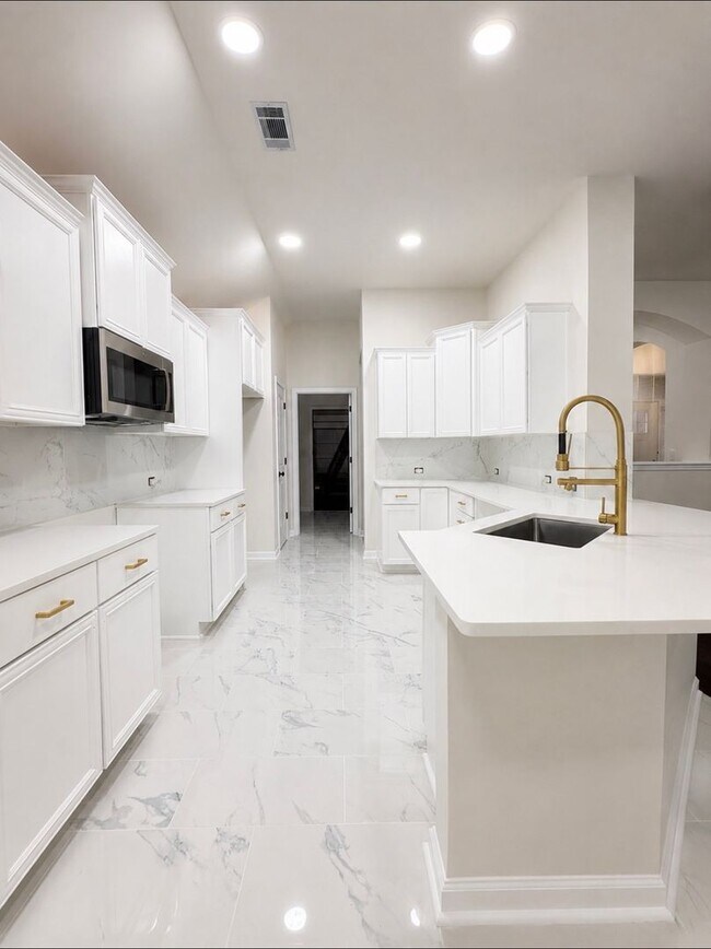 Building Photo - 705 Evanwood Dr