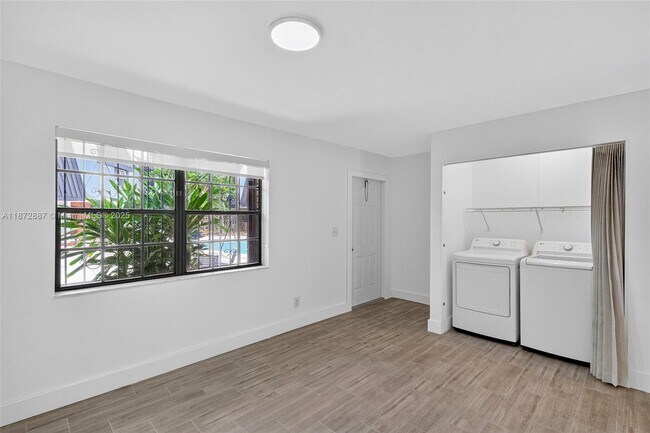Building Photo - 6667 Miller Dr