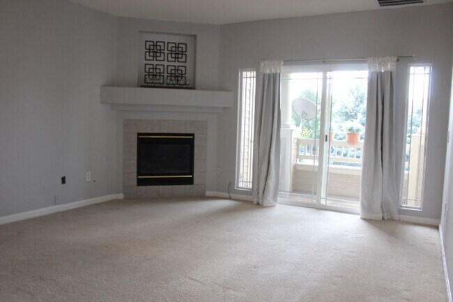Building Photo - Deer Creek - 2nd Floor 2 bedroom/2 Bath Co...
