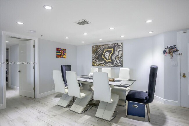 Building Photo - 300 Three Islands Boulevard