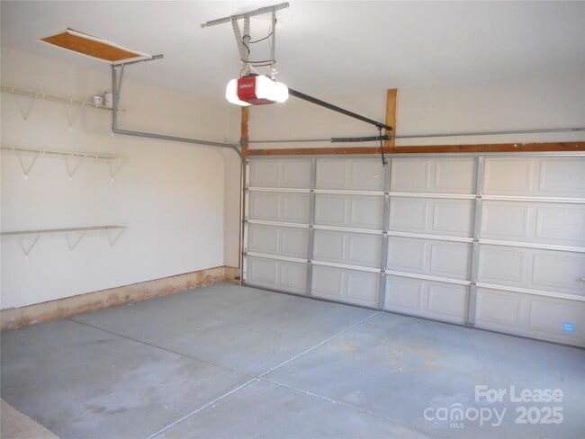 Building Photo - 3804 York Aly