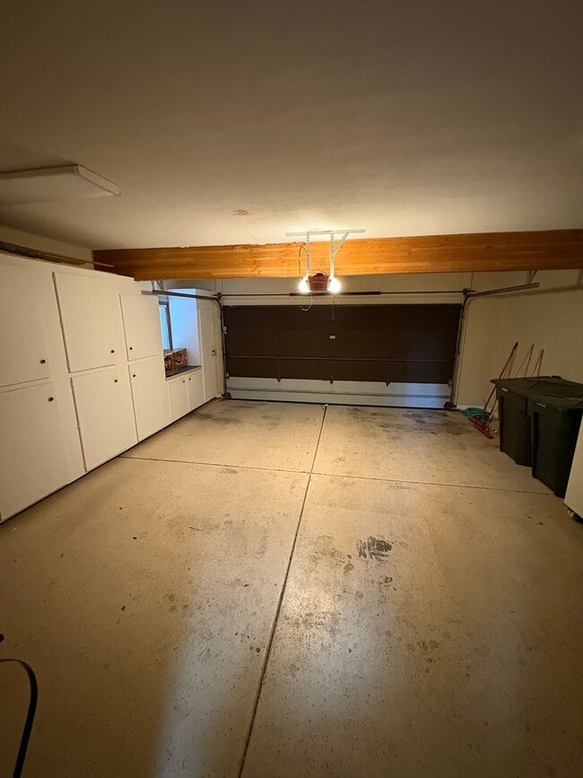 Building Photo - Vacation Rental: Golf Course Views Country Club Townhome