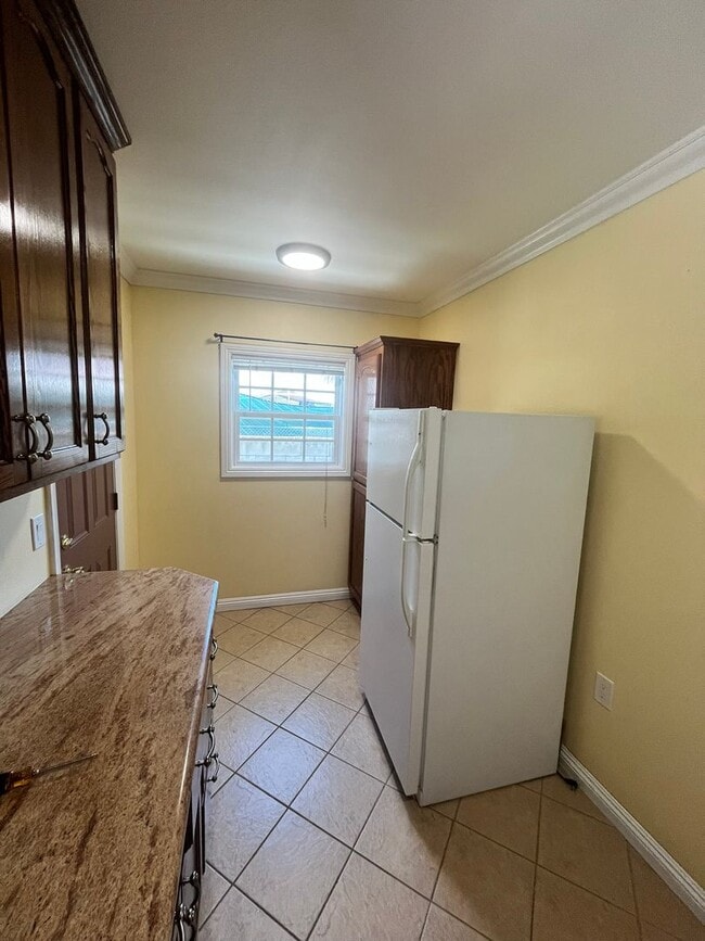 Building Photo - Well-Maintained San Diego Home with Classi...