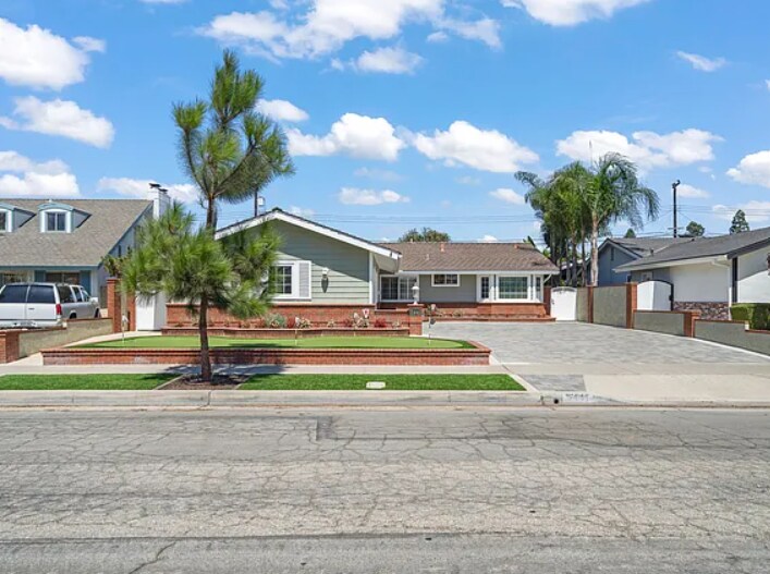 Front View - 5441 Richmond Ave