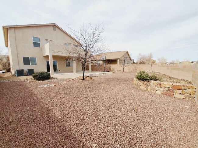 Building Photo - 3 Bedroom 2.5 Bathroom