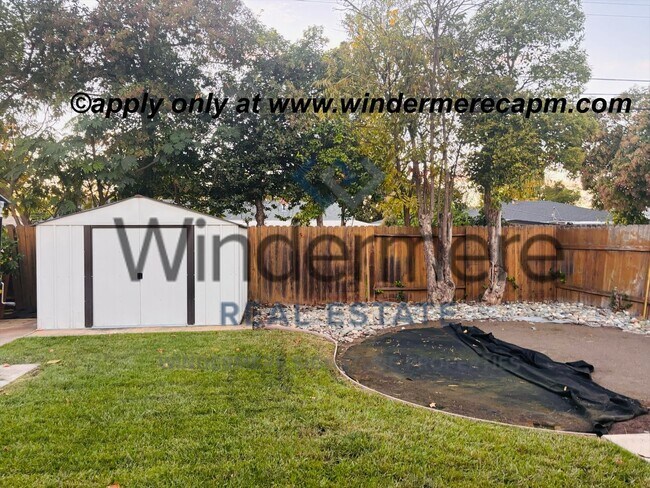 Building Photo - Charming 3 Bedroom Home with Bonus Room & ...