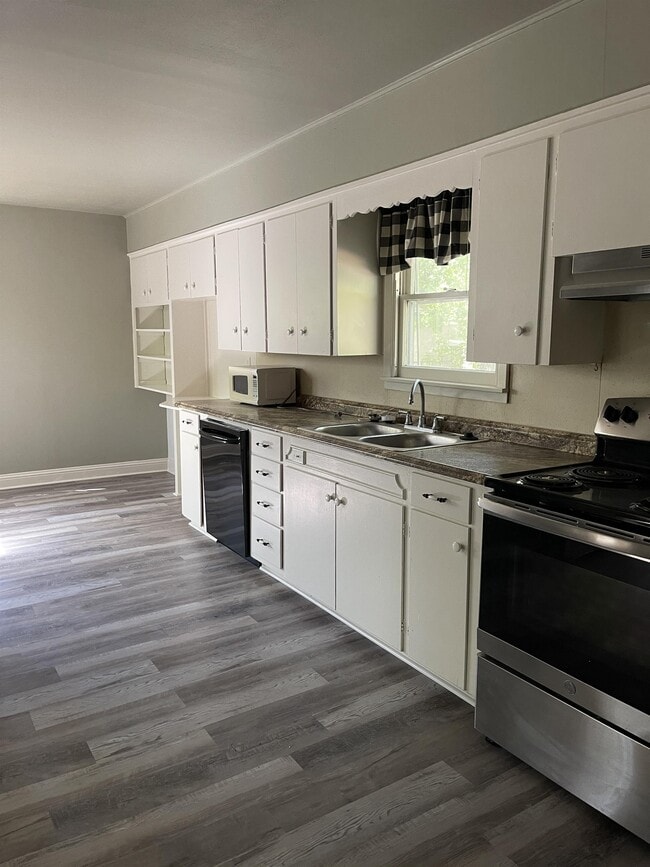 Building Photo - 935 Allen Ave